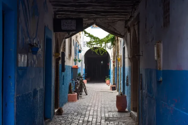 ruelle-medina-essaouira-maroc-900x600